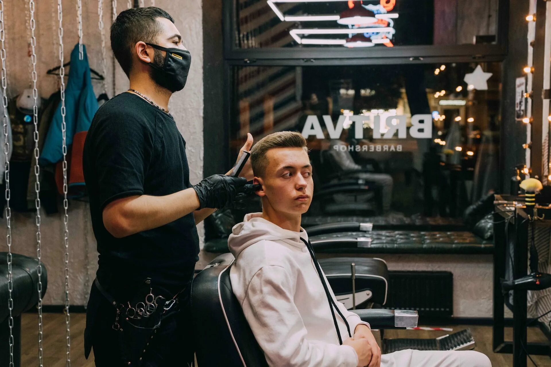 Britva myst. BRITVA Barbershop Москва. BRITVA талер барбер.