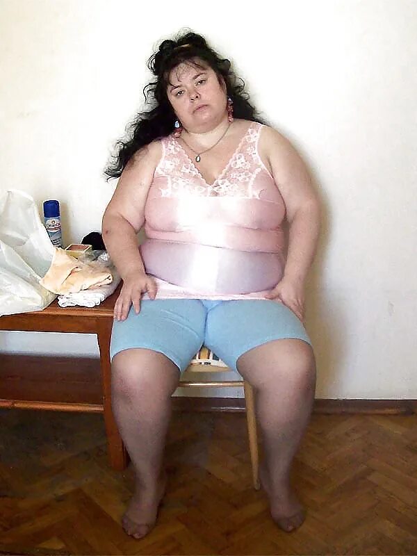 толстые волосатые женщины в купальниках. мохнатка толстушки. толстые женщины в белье. мохнатка толстушки. пожилые толстые женщины в трусах.