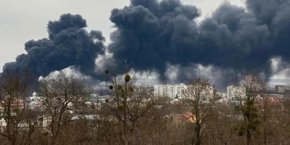Массированный удар по территории украины сегодня. Взрывы на Украине. Воздушный взрыв. Массированный удар по Украине.