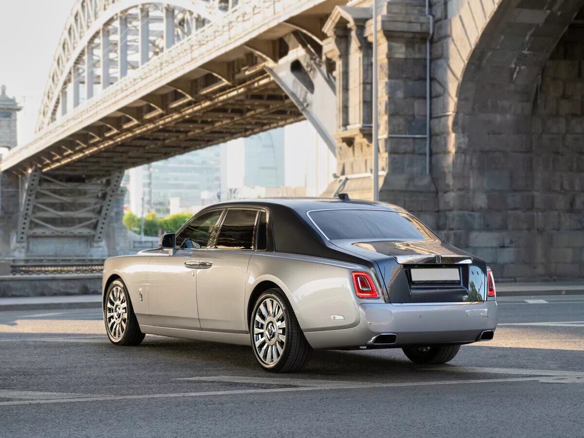 Видом 21. Rolls Royce Phantom 8. Rolls-Royce Phantom VIII 2018. Rolls Royce Phantom 2018. Роллс Ройс универсал 2020.