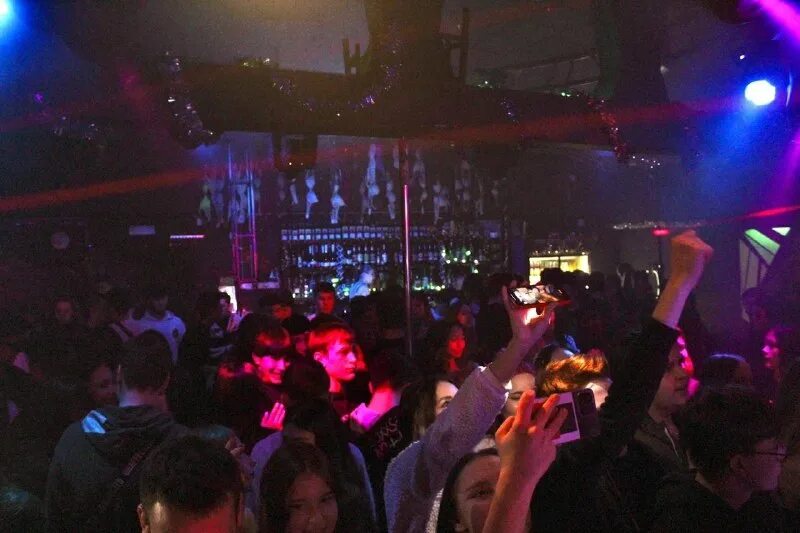 Фанера клуб барнаул. Клуб унисон абакан. Фанера клуб барнаул. Бар фанера барнаул заринская 12. Караоке бар испытателей 26.