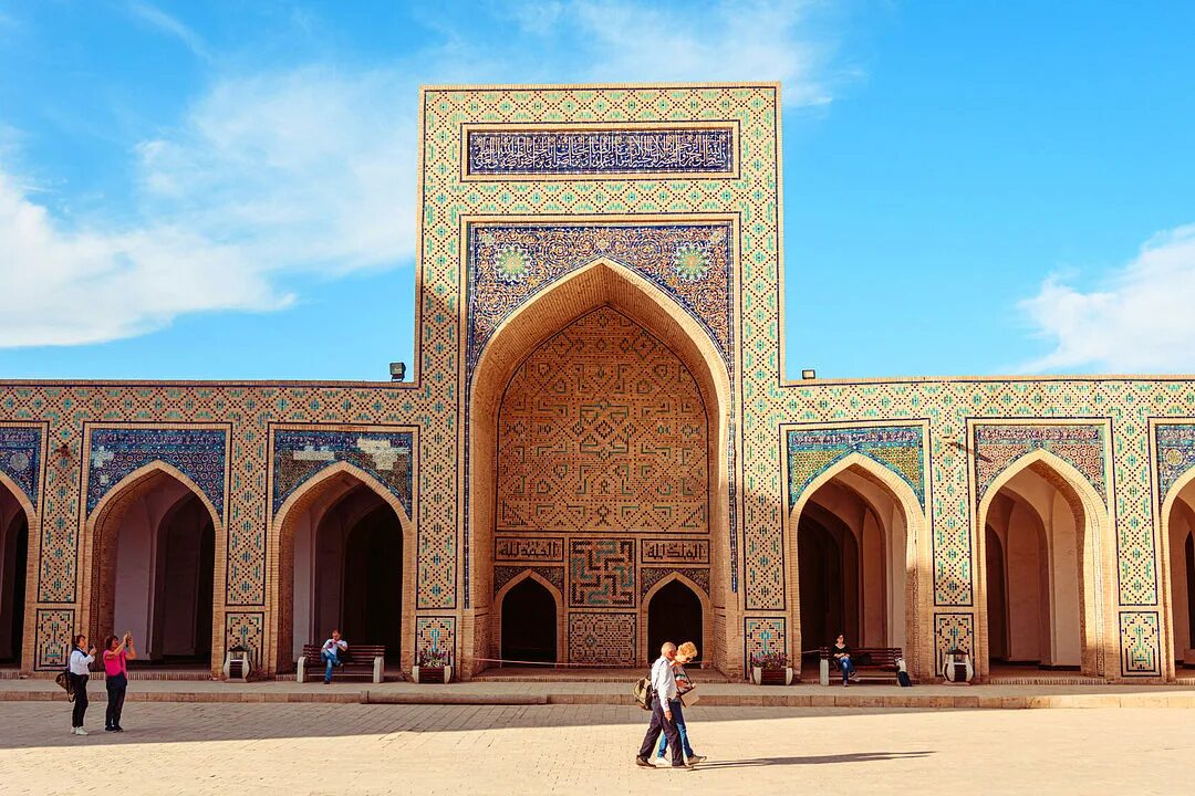 Бухара жемчужина востока. Минарет кальта минор. Тур ташкент бухара самарканд. Tourism in uzbekistan bukhara. Великом в узбекистан.