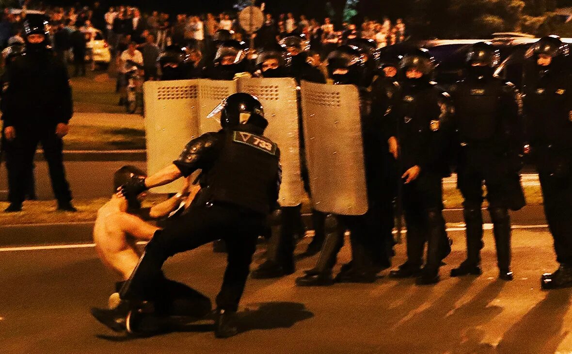 Несанкционированный митинг. Беларусь 2020 протесты омон. Протесты в москве. Силовики избили. Силовики избили.