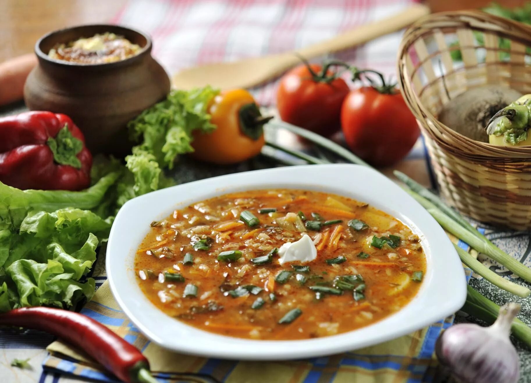 Рецепт рассольника с мясом. Суп с перловкой и солеными огурцами. Ленинградский рассольник с перловкой и солеными огурцами. Рассольник постный. Рассольник вегетарианский.