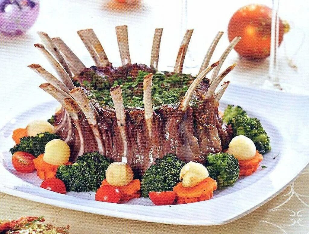 горячее мясное блюдо на праздничный стол. горячие блюда. горччее натпраздничный стол. мясные блюда. Beshteks.