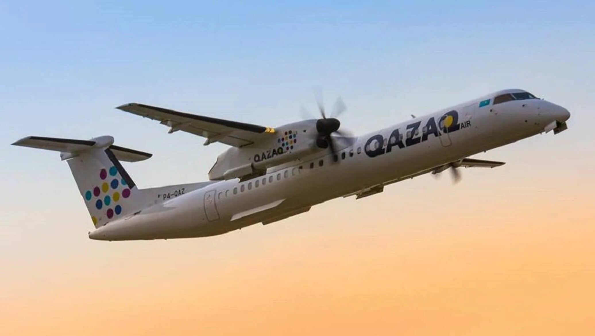 Авиакомпания qazaq. Казак эйр самолеты. авиакомпания qazaq air. havilland dash 8-400 qazaq air.
