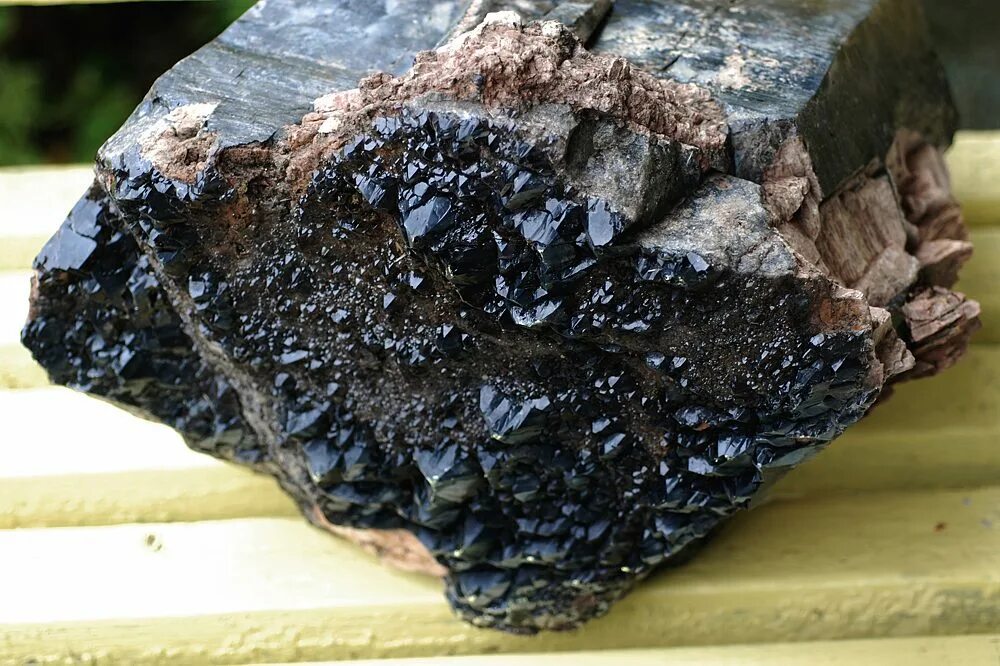 сибирь полиметаллы корбалихинский рудник. ярегское месторождение титана. добыча кирпича в буркина-фасо. титановые руды. добыча титана.