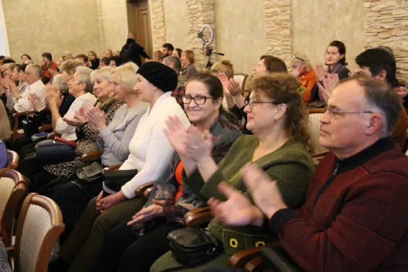 Кпц дубровицы концертный зал. Кпц дубровицы концертный зал. Сцена филармонии. Концертный зал в дубровицах подольск. Кпц дубровицы органный зал.
