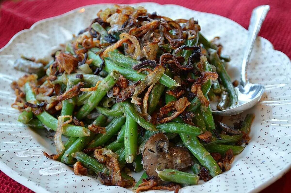 Как вкусно приготовить зеленую стручковую фасоль. Блюда из фасоли спаржевой стручковой. салат со стручковой фасолью. салат из стручковой фасоли. стручковая фасоль с грибами.