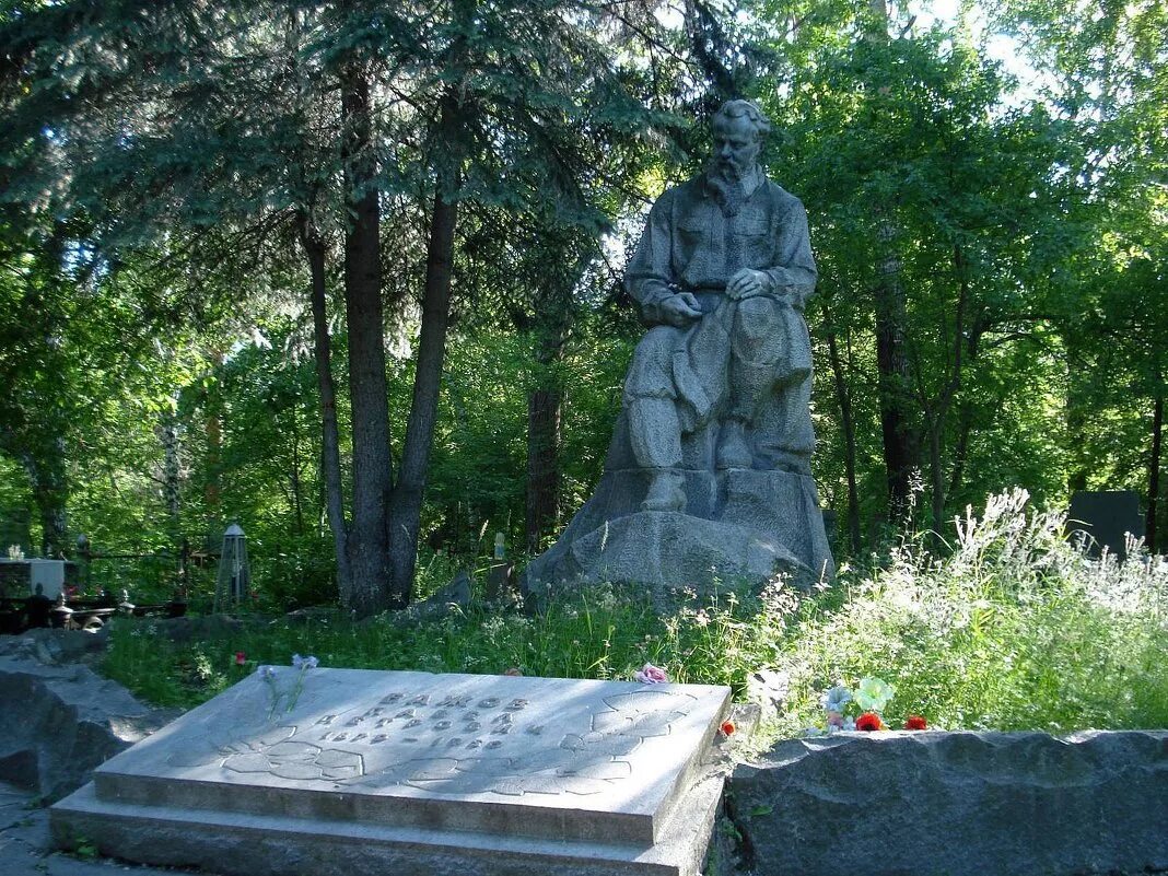 Ивановское кладбище Екатеринбург Бажов. Бажов памятники