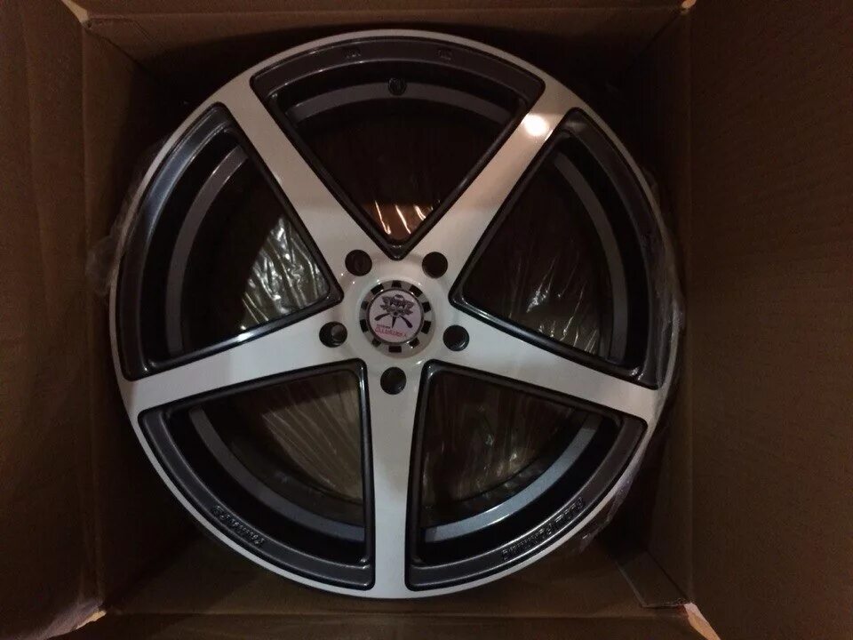6 et40 black. Диск 5х108 р 20 дюймов. Литые диски 5 105. Литые диски 5 105. Vossen vfs5.
