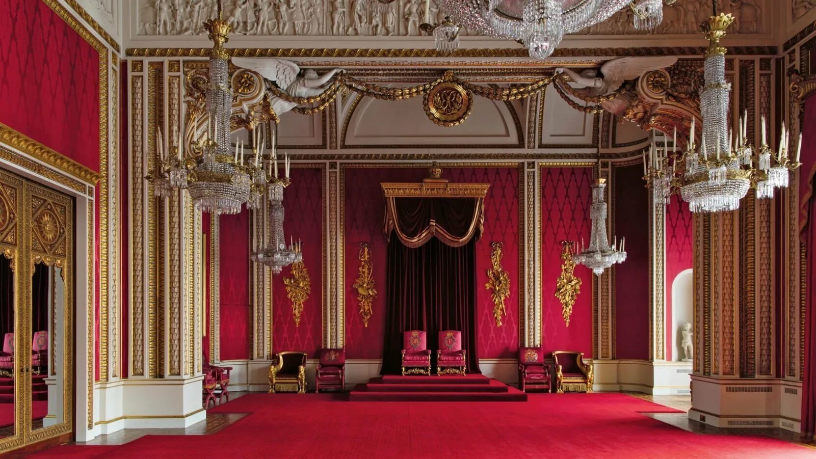 Королевский дворец Букингемский. Букингемский дворец бальный зал. Тронный зал Букингемского дворца. Букингемский дворец спальня королевы.