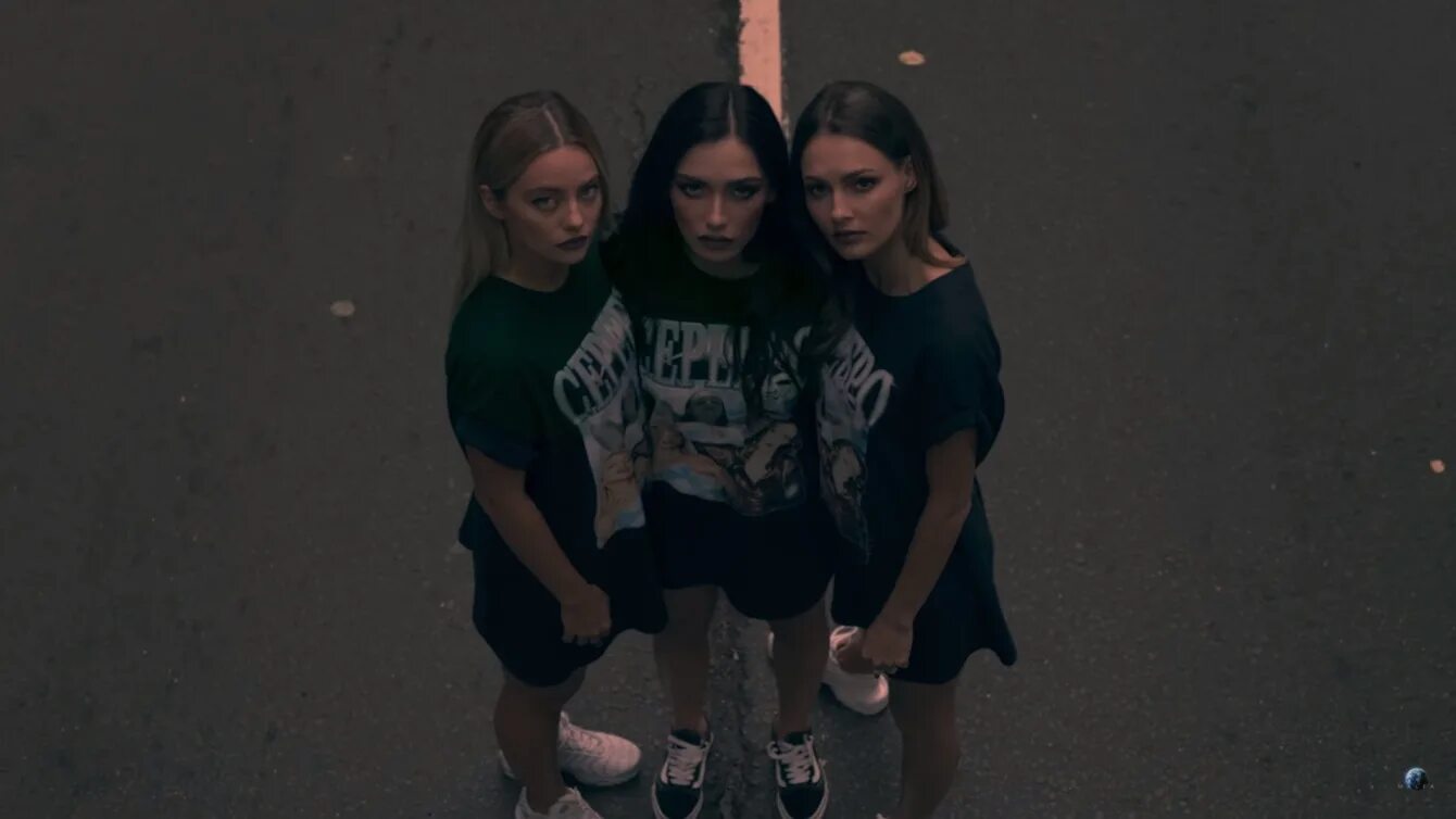 SEREBRO В космосе. Группа SEREBRO gif. SEREBRO В космосе клип. Серебро группа в космосе. Начнем все с начала серябкина