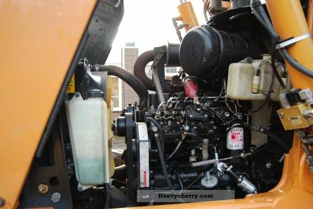Case двигатели. Case 580 super двигатель. Топливная система мини погрузчика Case tv380. 580 Двигатель Iveco. Case 580 двигатель Iveco.