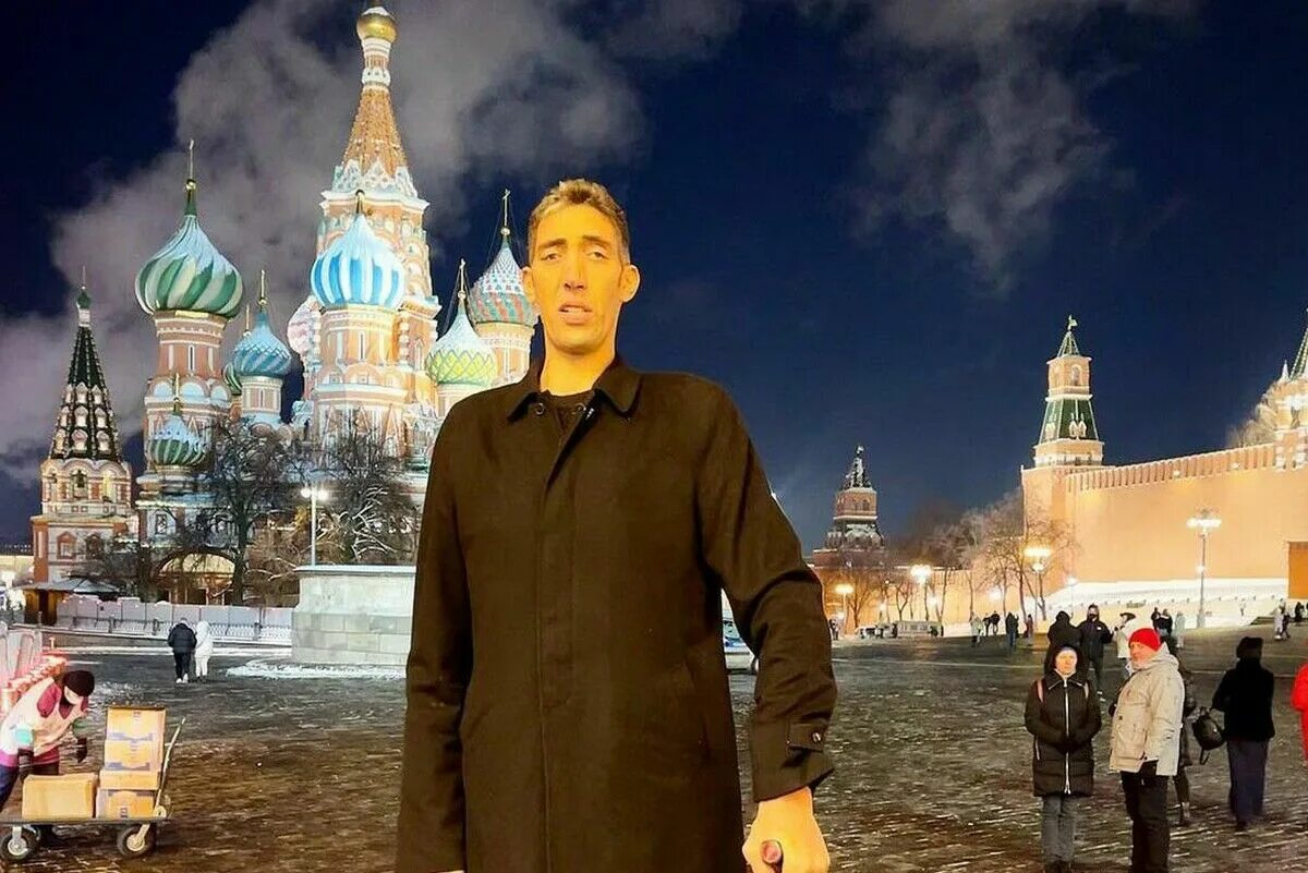 С людьми с которыми приехал