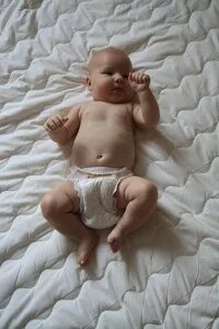 2 месяца ребенку на животе