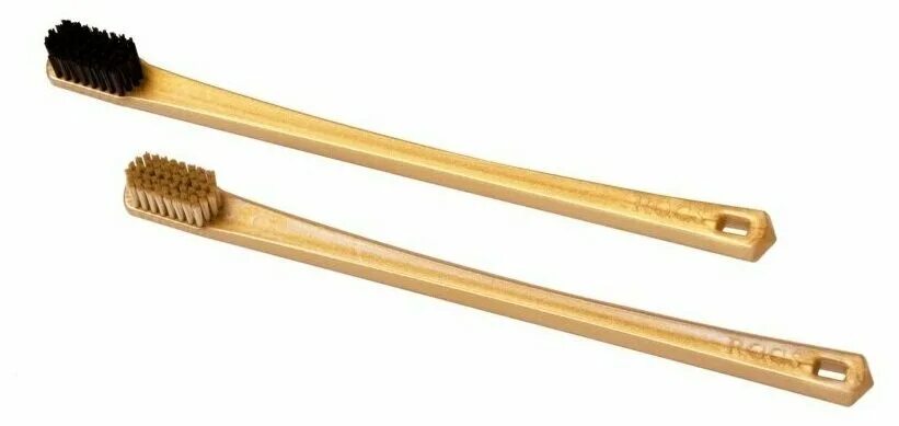 золотая щетка. золотая щетка. дорогая зубная щетка. зубная щетка из золота. золотая зубная щетка.