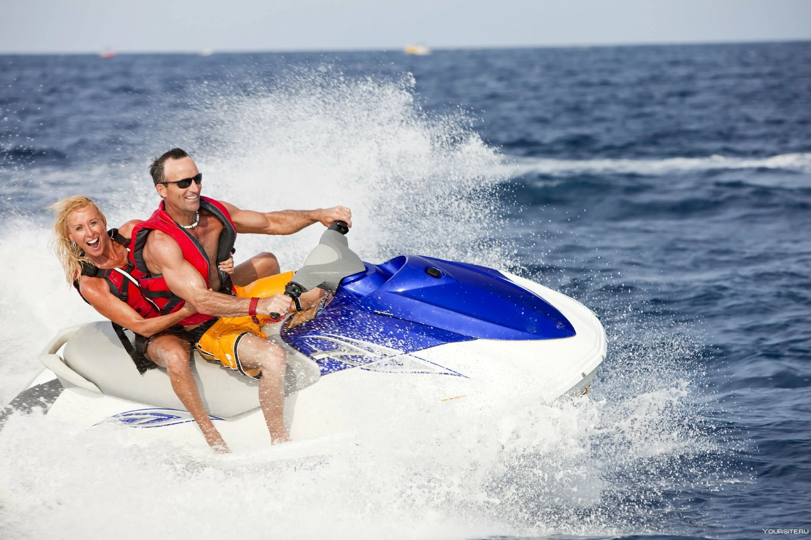 Гидроцикл Jet Ski 200. Кататься на водном мотоцикле. Покататься на водном мотоцикле. Водный мотоцикл на пляже.
