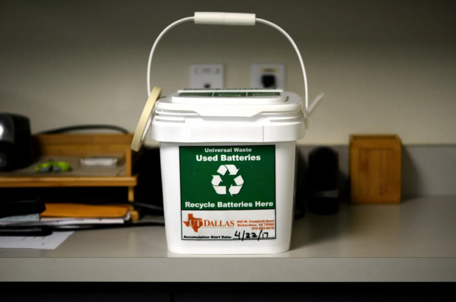 Аккумуляторные батарейки recycle. Used Battery. Battery recycle Container. Battery Recycling Container.