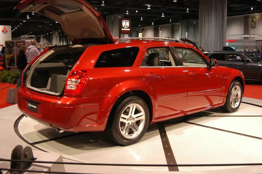 Dodge magnum 2005. Додж магнум срт. Dodge magnum rt 2005. Dodge magnum универсал srt. Dodge magnum.