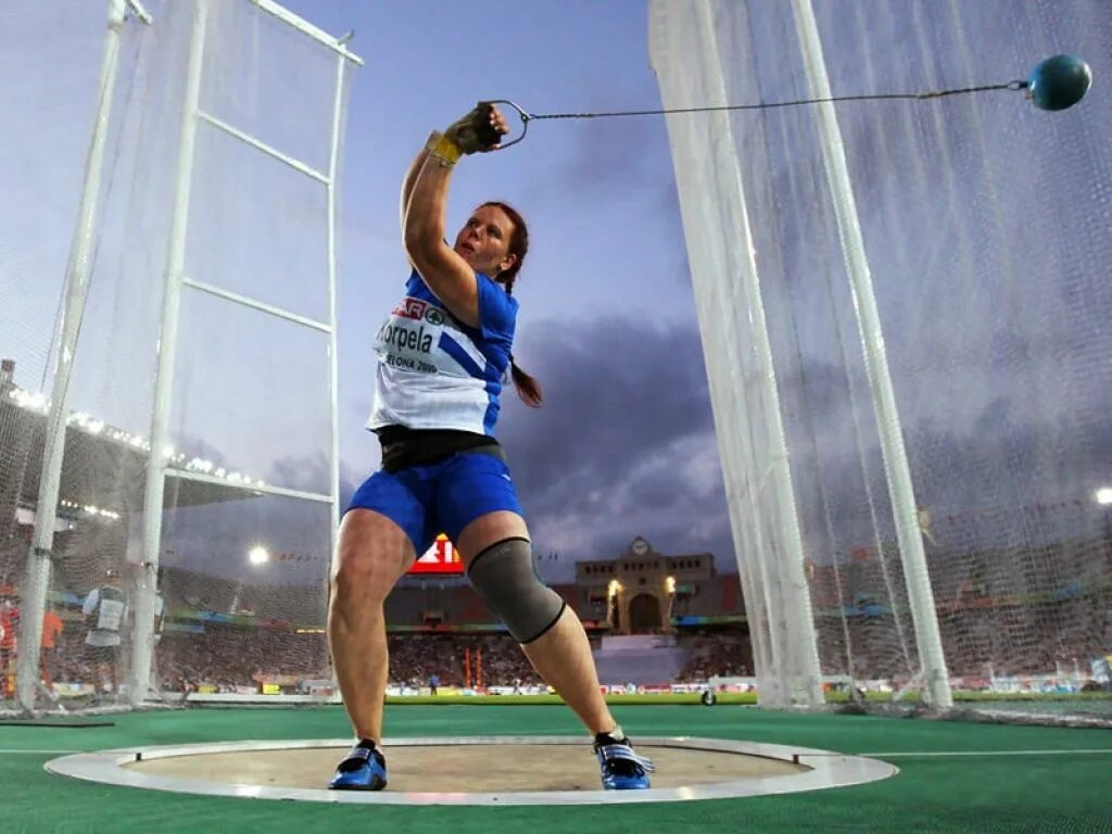 Лысенко метательница молота. Татьяна лысенко легкая атлетика. Метание молота в легкой атлетике. Метание молота бетти хайдлер. Метание молота в легкой атлетике.
