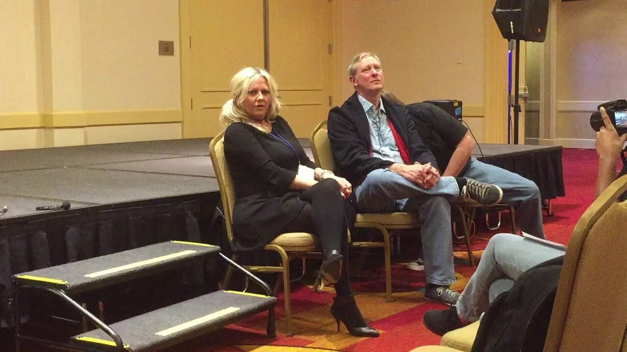 Интервью с путиным оливер стоун. Интервью 2017. Интервью оливера стоуна. Интервью оливера стоуна с владимиром путиным. Интервью с путиным оливер стоун постер.