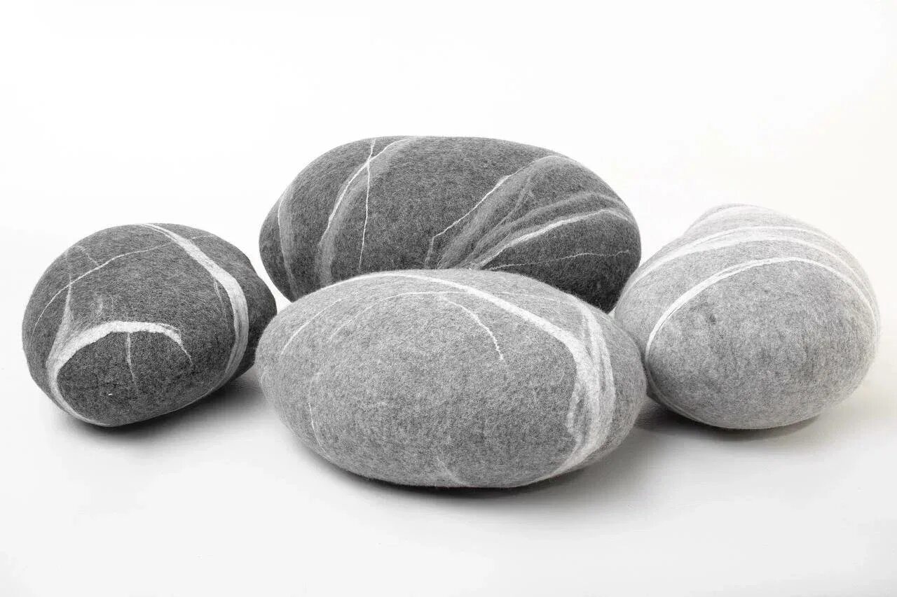 Felt stone. Пуфы камни из Войлока. Пуфик камень из Войлока. Пуф камень войлок. Пуф из Войлока в виде камня.