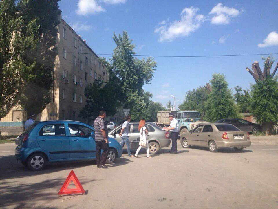 Блокнот волгодонска последние новости происшествия сегодня свежие. Блокнот Волгодонск авария. ДТП В Волгодонске на Горького. Волгодонск происшествия последние.