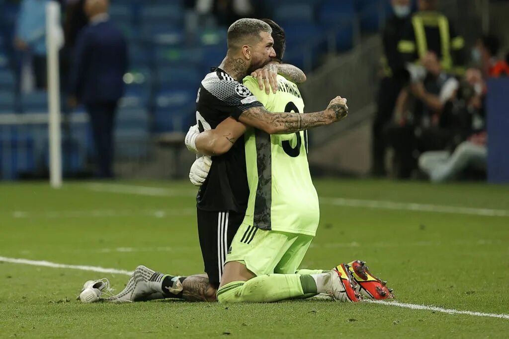 Шериф реал мадрид. Шериф реал мадрид. Реал шериф 1:2. Жасур яхшибоев реал мадрид. Шериф мадрид.