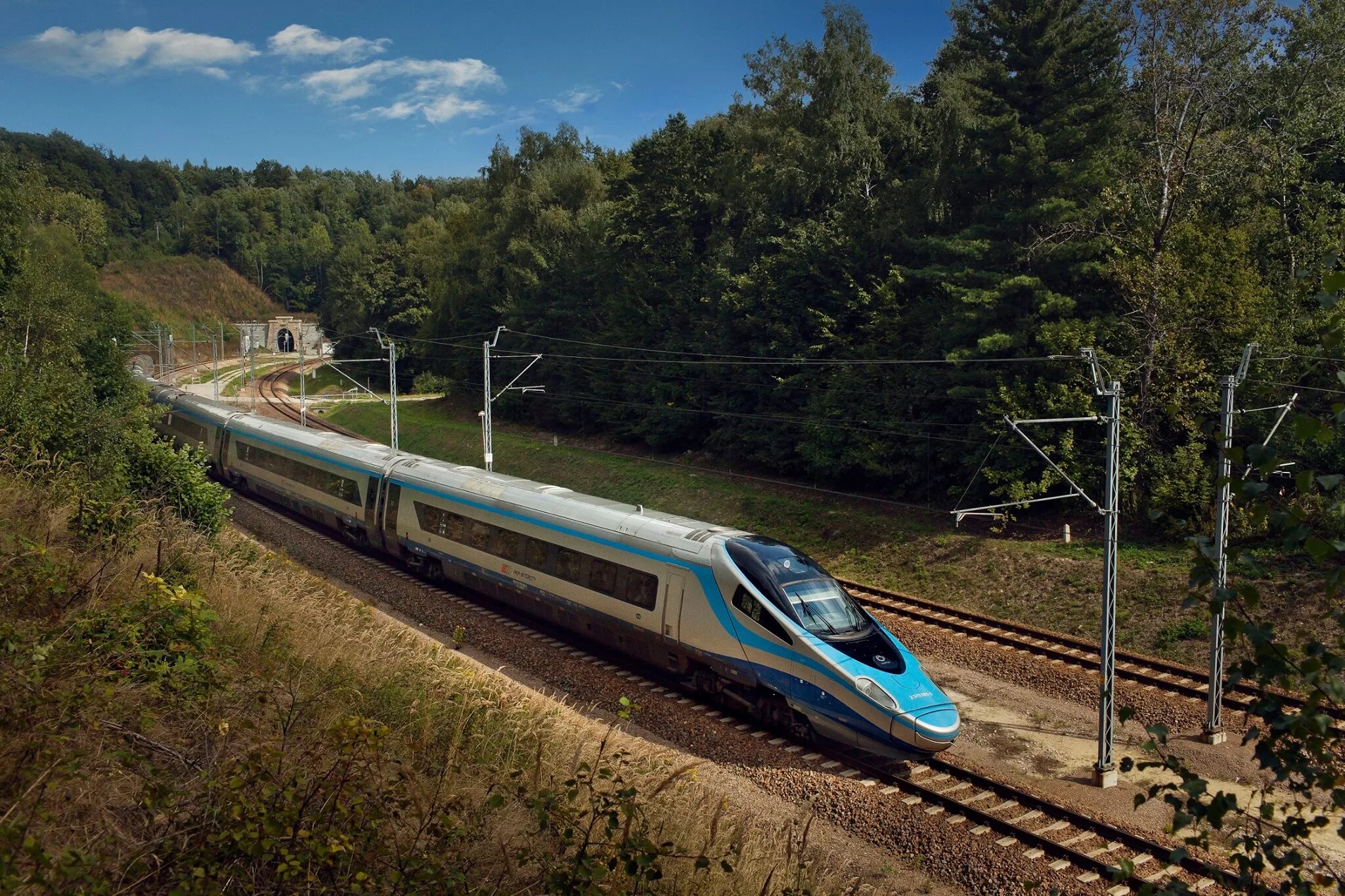 Поезд прямого сообщения. Поезд pkp intercity. пендолино. pendolino poland. pendolino поезд.