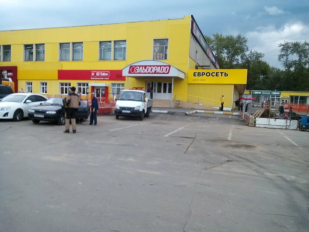 Подсолнухи бульвар. Тц подсолнухи бульвар рокоссовского. торговый центр подсолнухи бульвар рокоссовского магазины. открытое шоссе 9 тц подсолнухи. подсолнух метро бульвар рокоссовского.