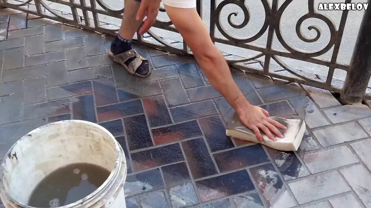 Затирка швов тротуарной плитки. Заполнитель швов для брусчатки. Заполнитель швов для брусчатки. Затирка швов тротуарной плитки на бетонном основании. Затирка для тротуарной плитки.