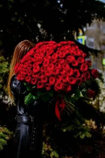 Шикарный букет цветов девушке