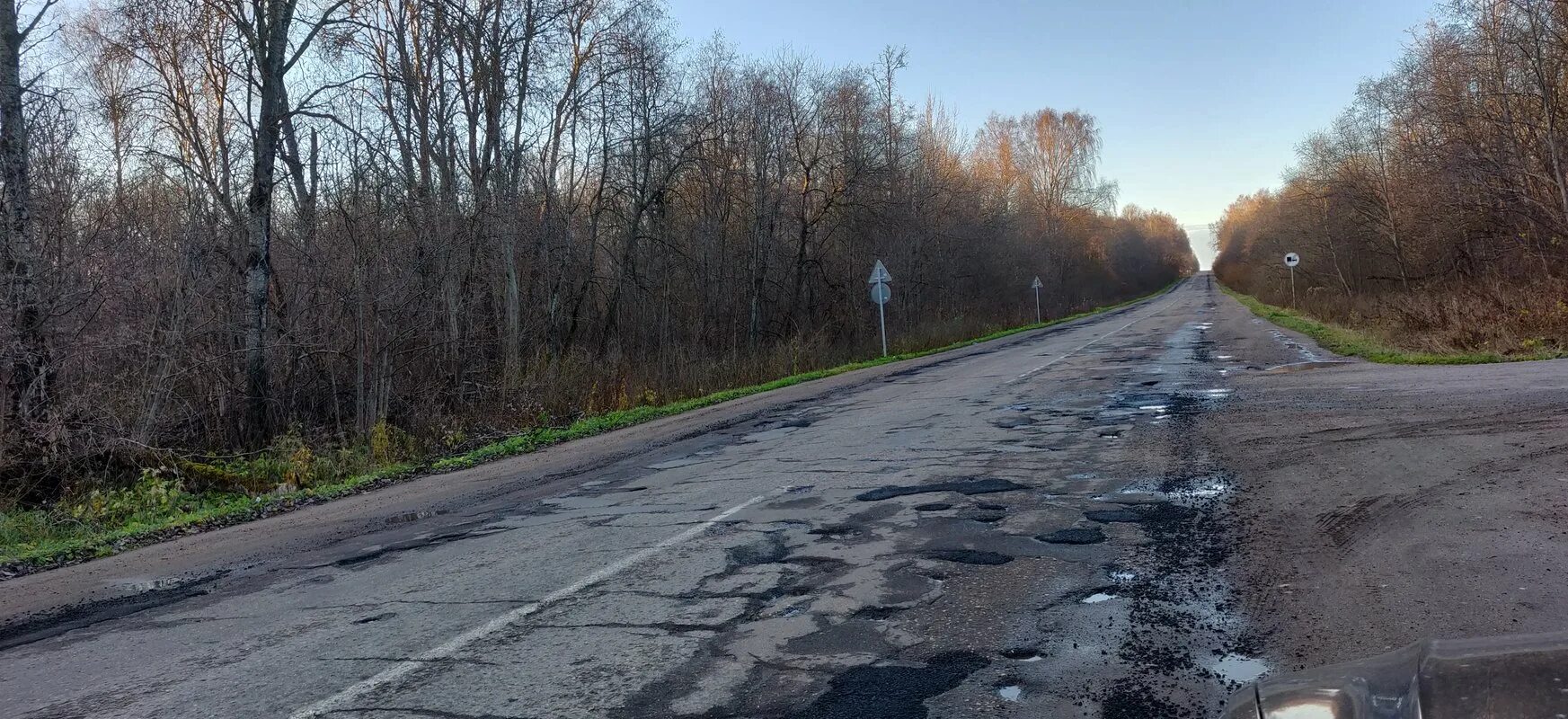 То сейчас на дорогах. Плохие дороги в Переславле. Дорога Шаталово. Плохие дороги Ростовская область. Ивангород плохая дорога.