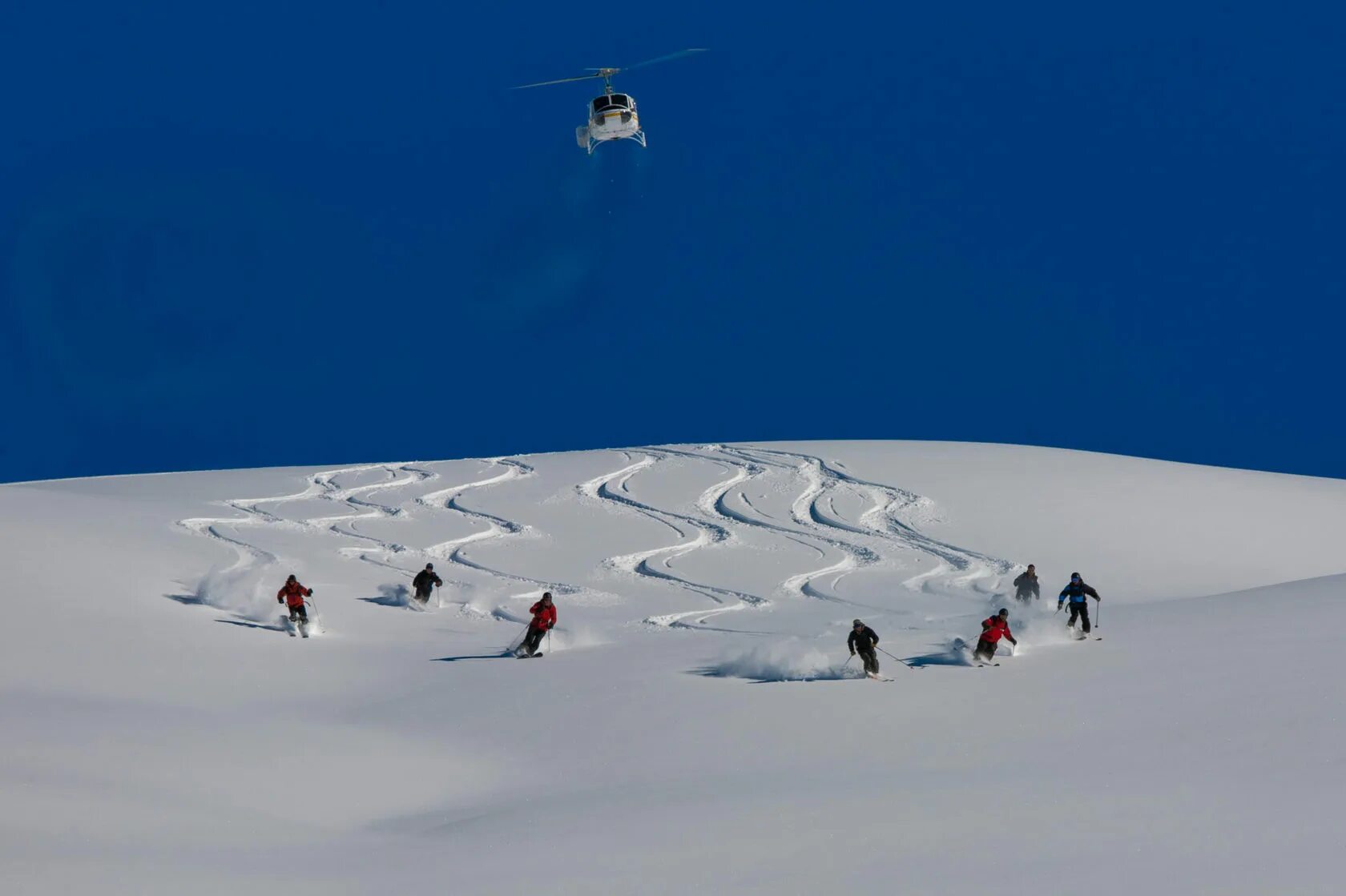 Вертолет на эвересте. Вертолет в горах. Хели ски. Хели ски в россии. Хели ски фото.