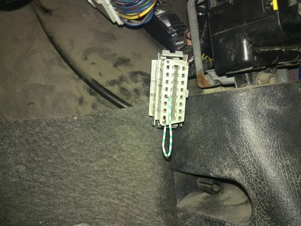 Mitsubishi montero диагностический разъём. Самодиагностика митсубиси. Митсубиси мираж 1999 разъем диагностический. Распиновка обд 2 разъема mitsubishi. Самодиагностика митсубиси.