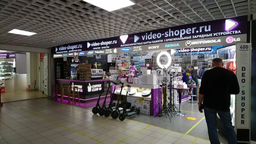 Радиорынок чайка. Радиорынок в туле. Радиорынок симферополь айфоны. Митино павильон 400. Светодиодные ленты на митинском радиорынке.