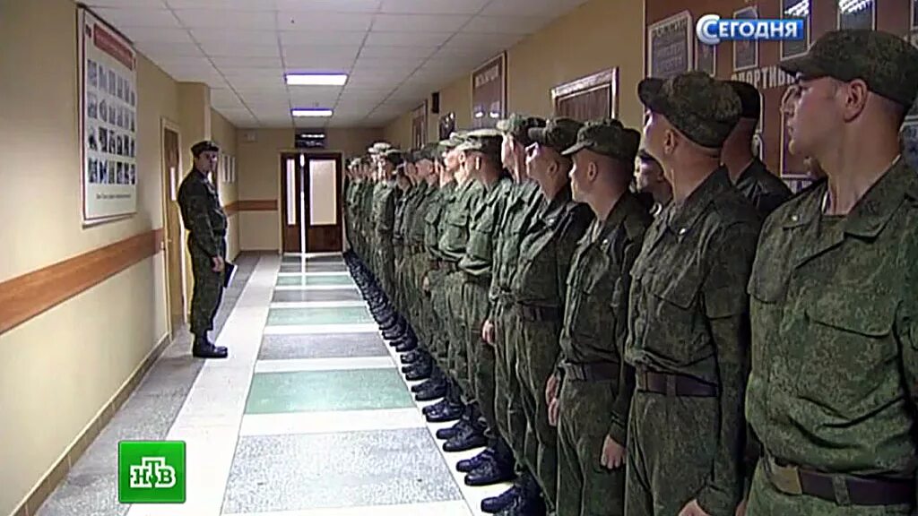 Семей военный часть. 102 Российская Военная база в Гюмри. 102 Военная база казармы. Солдаты в казарме. Солдатские казармы.