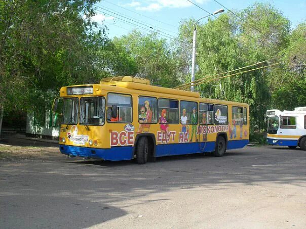 Троллейбус 2 гис. Троллейбус Оренбург. Троллейбус 2д. Троллейбус 2 Волгоград. 215 Троллейбус Оренбург.