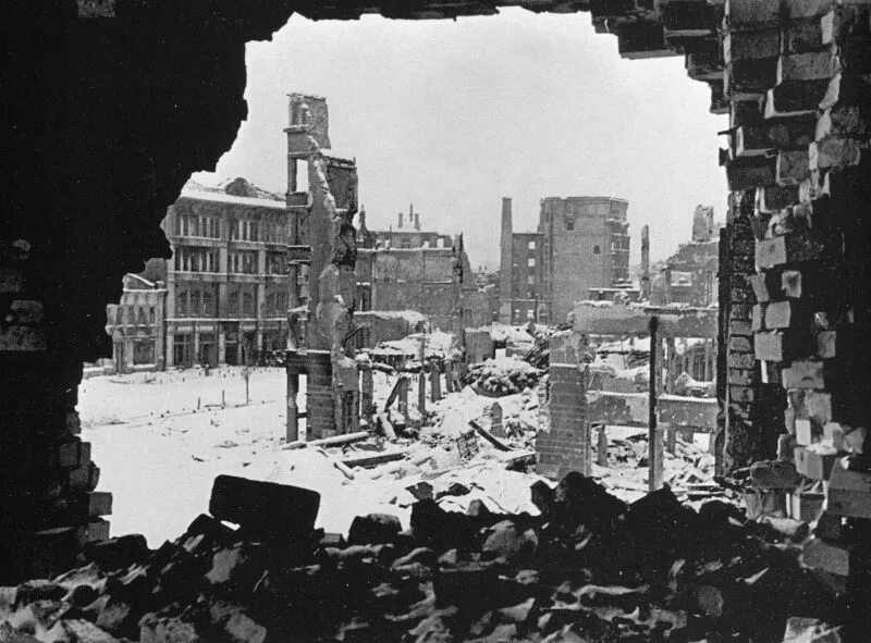 Руины сталинграда сейчас. Сталинград город 1943. Руины сталинграда 1942 года. Сталинградская битва руины. Руины сталинграда 1943.