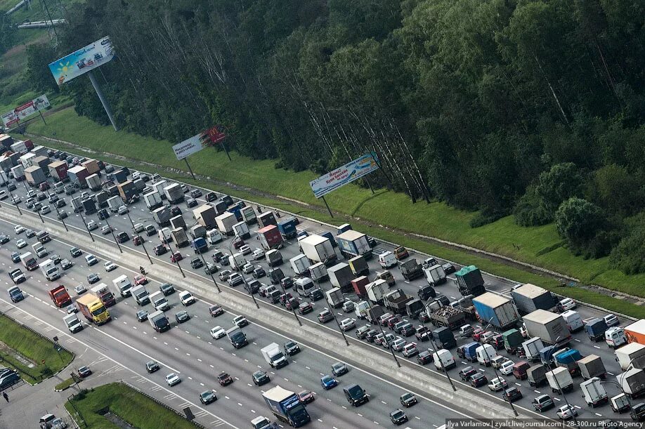 МКАД Москва. Автомобильная пробка. МКАД пробки. Дорога МКАД.