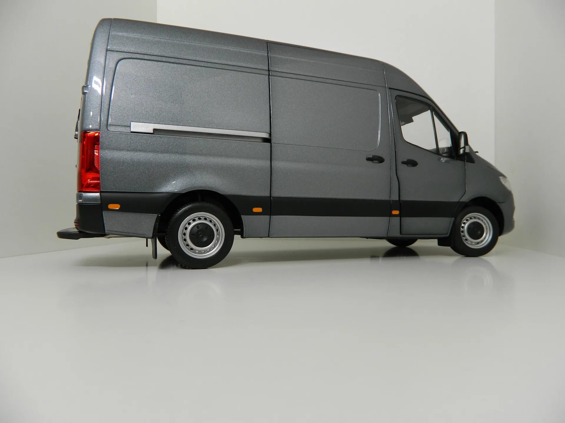 Sprinter модель. Модель спринтер 907. mercedes-benz sprinter модель 1.18 валдберис. мерседес бенц спринтер масштабная модель на озон.