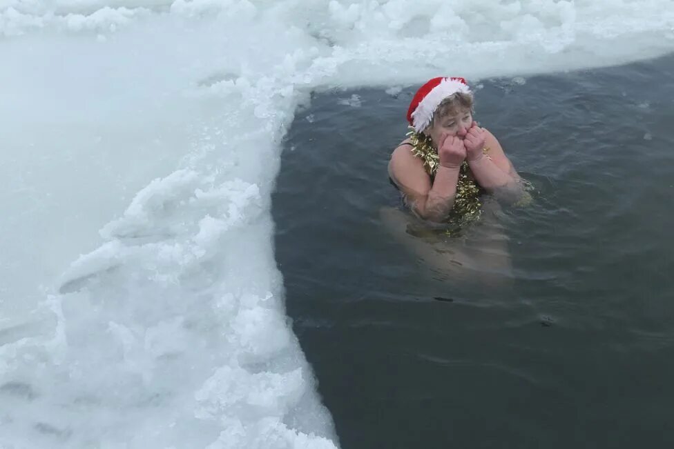 В холодной воде на несколько