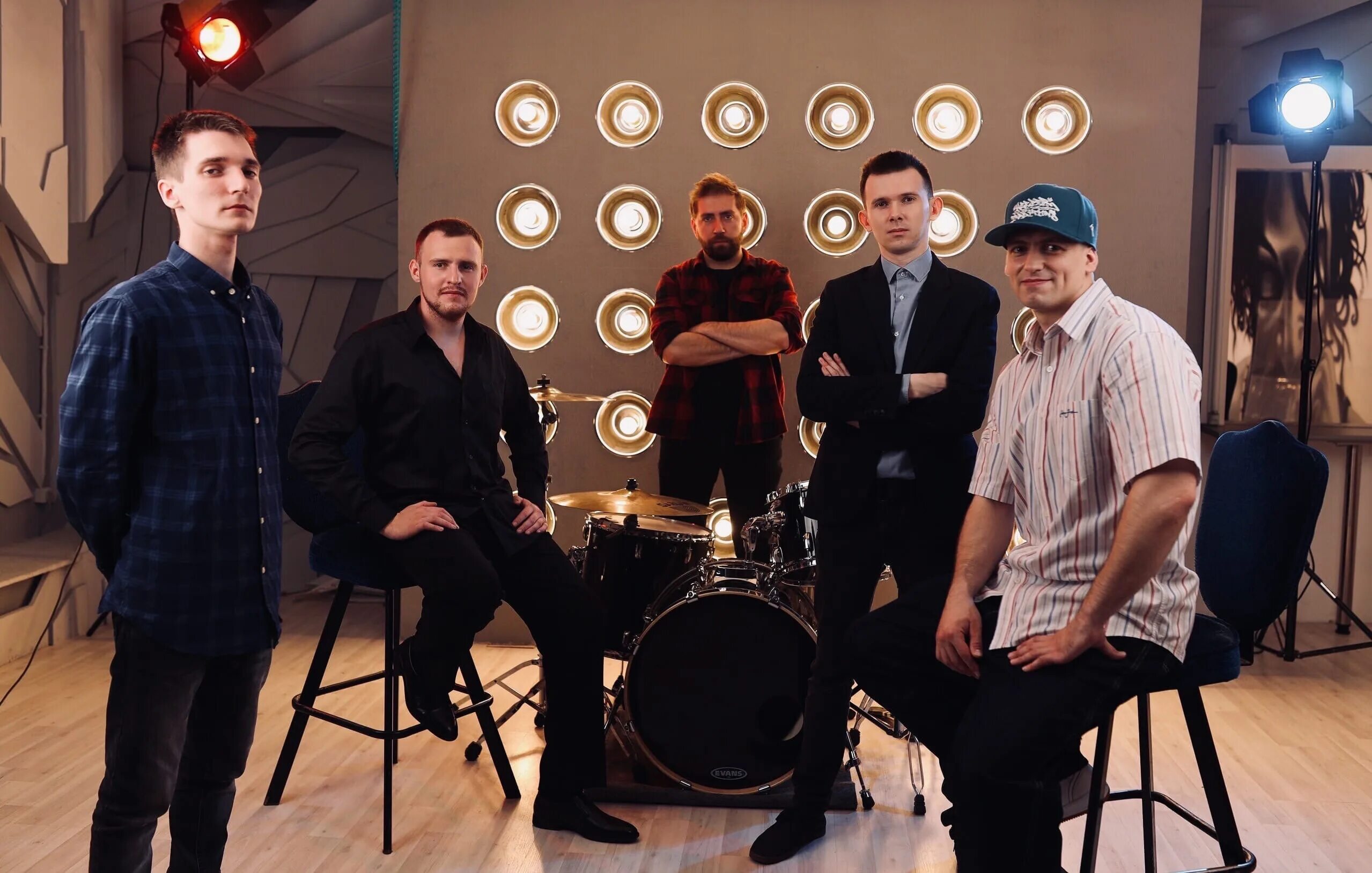 Включай микрофон группа состав. Alcatraz bar нижний новгород концерт. Включи группу москва. Группа без звука. Ключевая группа.