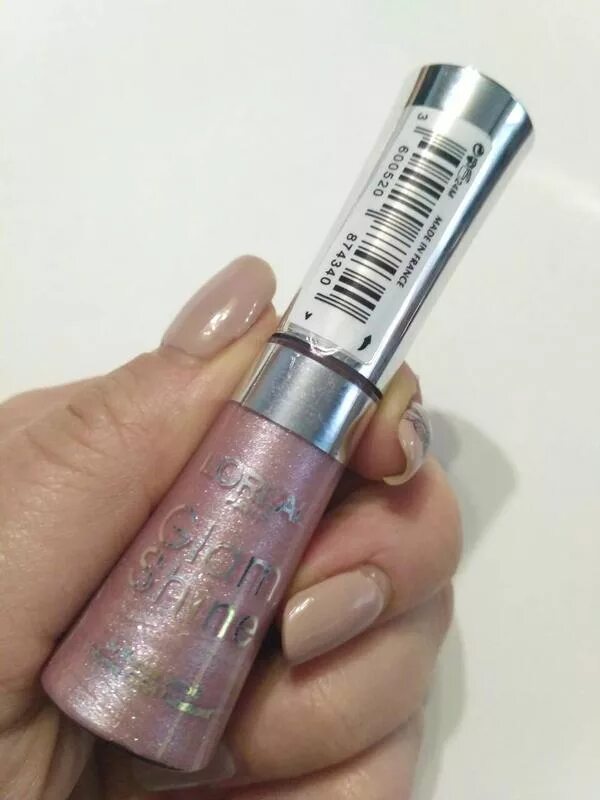 Loreal Glam Shine блеск. Блеск для губ лореаль Glam Shine. Блеск лореаль Париж глам Шайн. Лореаль блеск для губ глам Шайн.