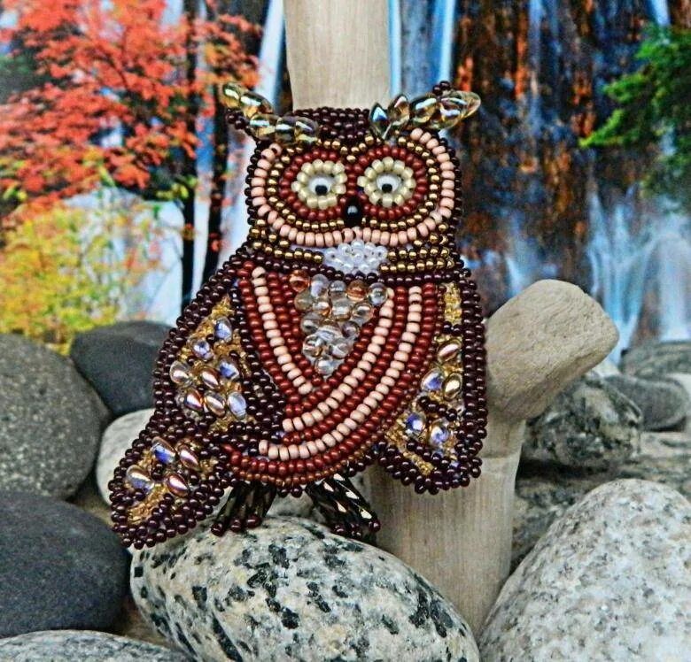 Сова из бисера. Сова бисером брошь. совенок из бисера. брошь сова из бисера.