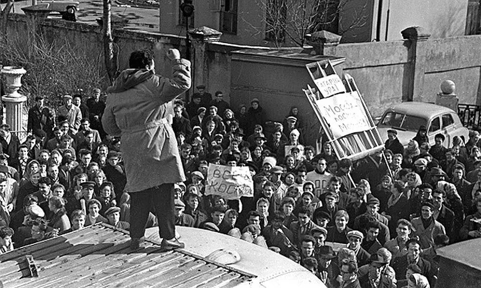 14 апреля 1961 года. Москва встречает Гагарина 1961. Ликование на красной площади в честь полёта Гагарина 1961. Гагарин фото 1961.