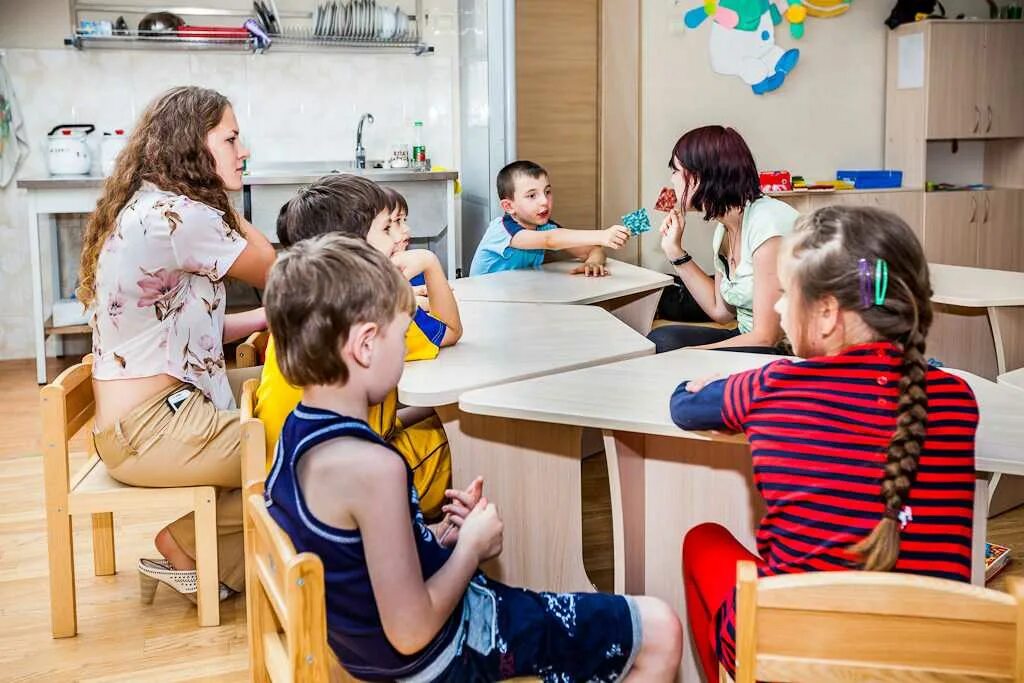 Курсы занятия с детьми. Занятия в садике. дети на занятии в детском саду. дети на занятии в садике. дети коррекционной школы.