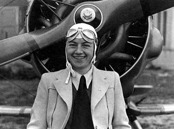 Пилотесса аэрофлота мария уваровская. Ханна райч в люфтваффе. Wasp (женская служба пилотов военно-воздушных сил сша) shirley slade, 1943 год. Балладс о военных лëтчицах. Регина лацис летчица.