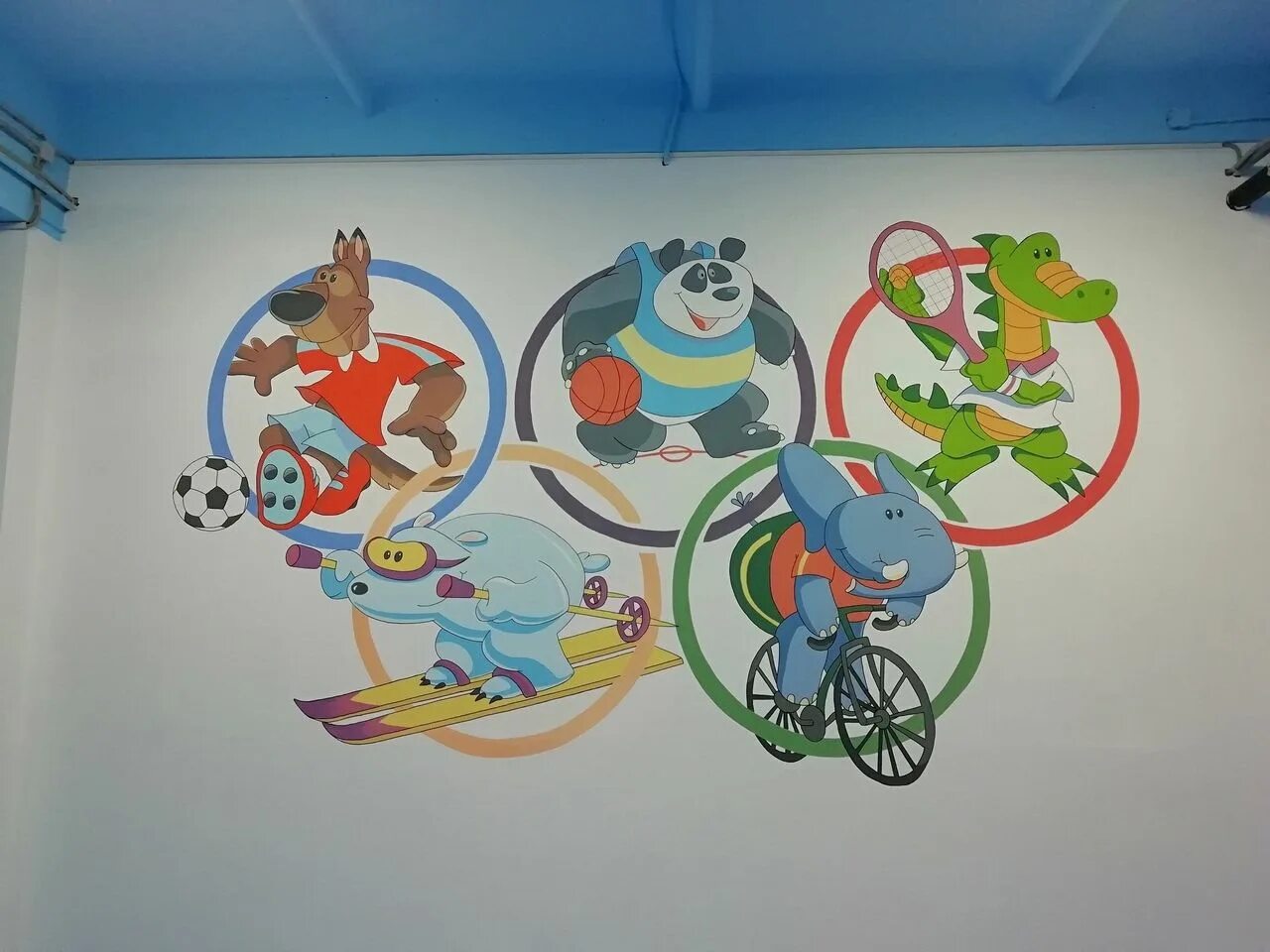 Движение первых в доу. Декор стен в детском саду. Украсить стену в детском саду. Роспись стен в садике. Роспись спортивного зала в детском саду.